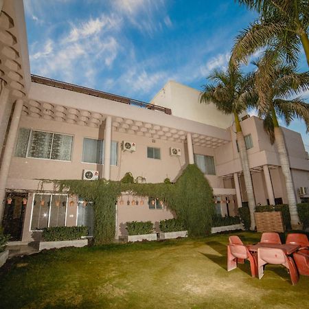 Vip House Peshawar Hotel Екстериор снимка