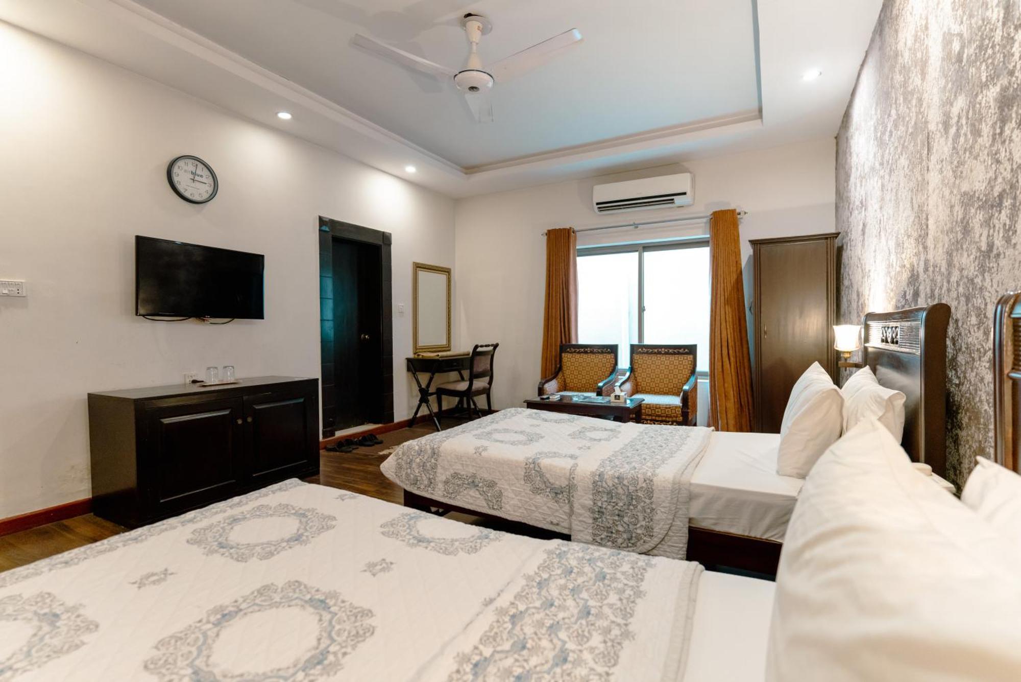 Vip House Peshawar Hotel Екстериор снимка
