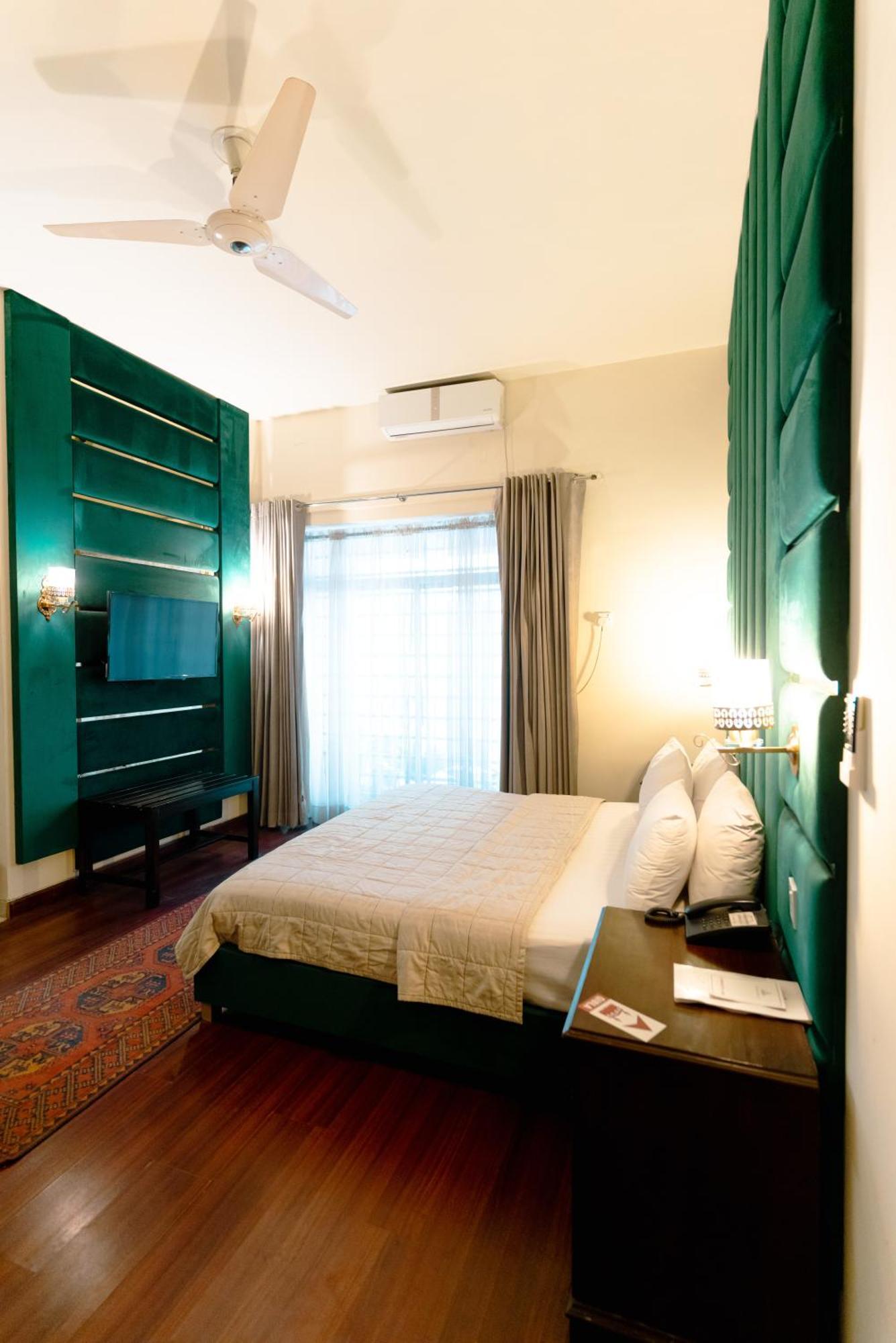 Vip House Peshawar Hotel Екстериор снимка
