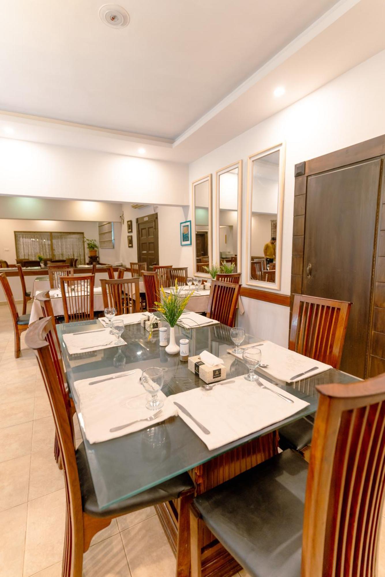 Vip House Peshawar Hotel Екстериор снимка