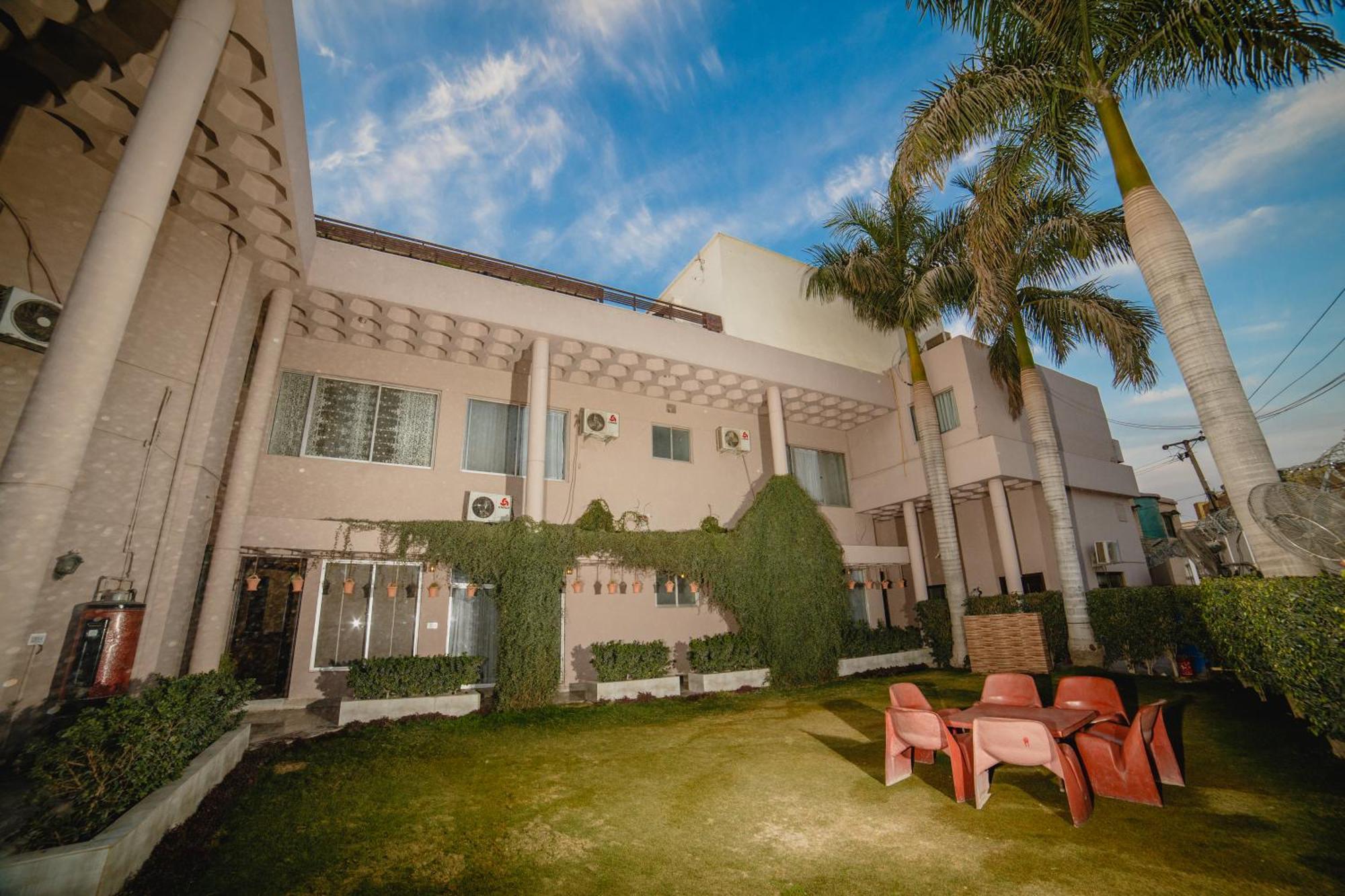 Vip House Peshawar Hotel Екстериор снимка