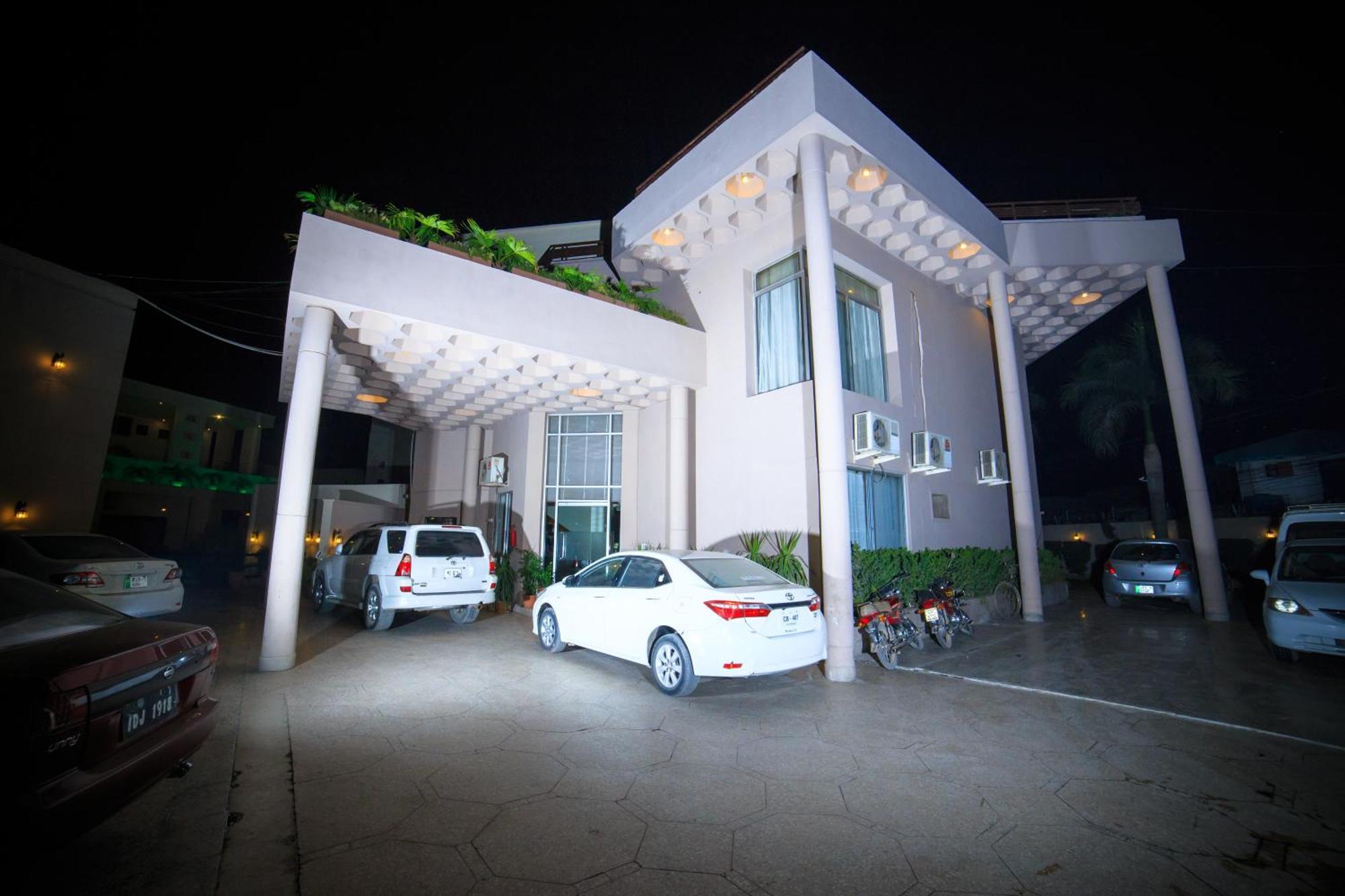 Vip House Peshawar Hotel Екстериор снимка