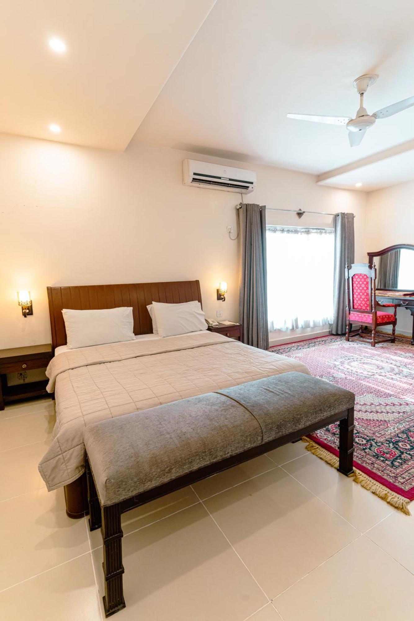 Vip House Peshawar Hotel Екстериор снимка