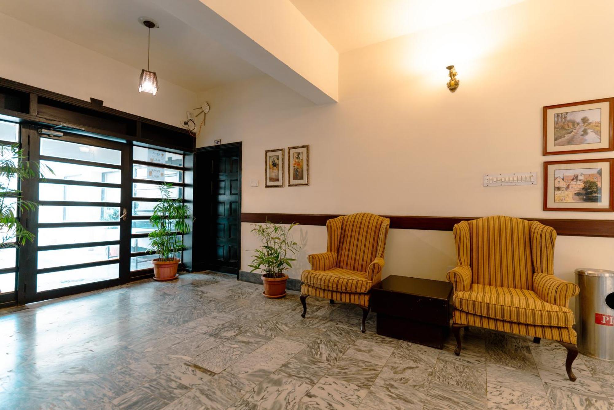 Vip House Peshawar Hotel Екстериор снимка