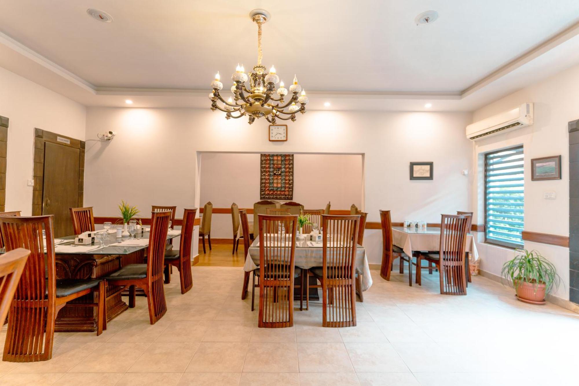 Vip House Peshawar Hotel Екстериор снимка