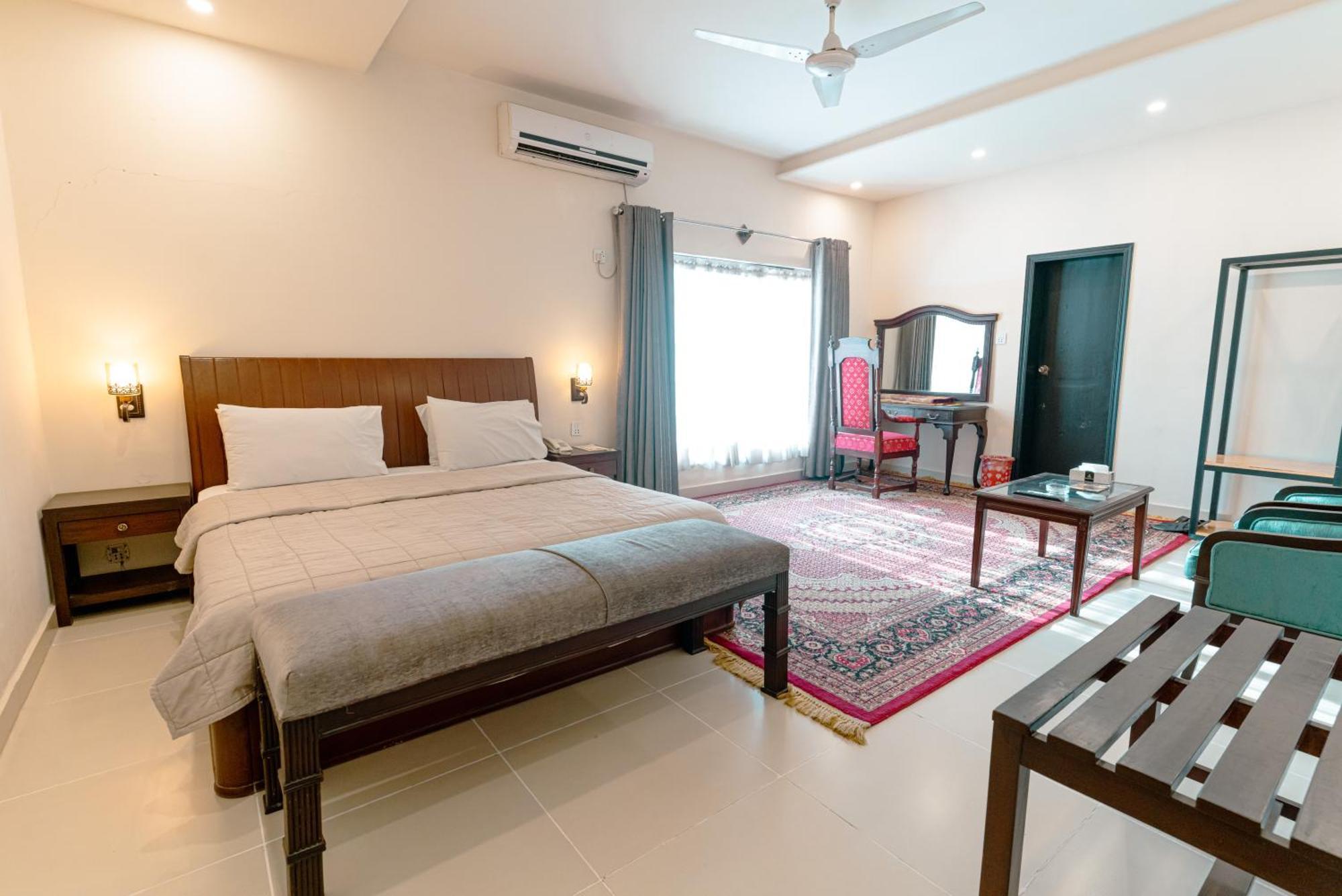 Vip House Peshawar Hotel Екстериор снимка