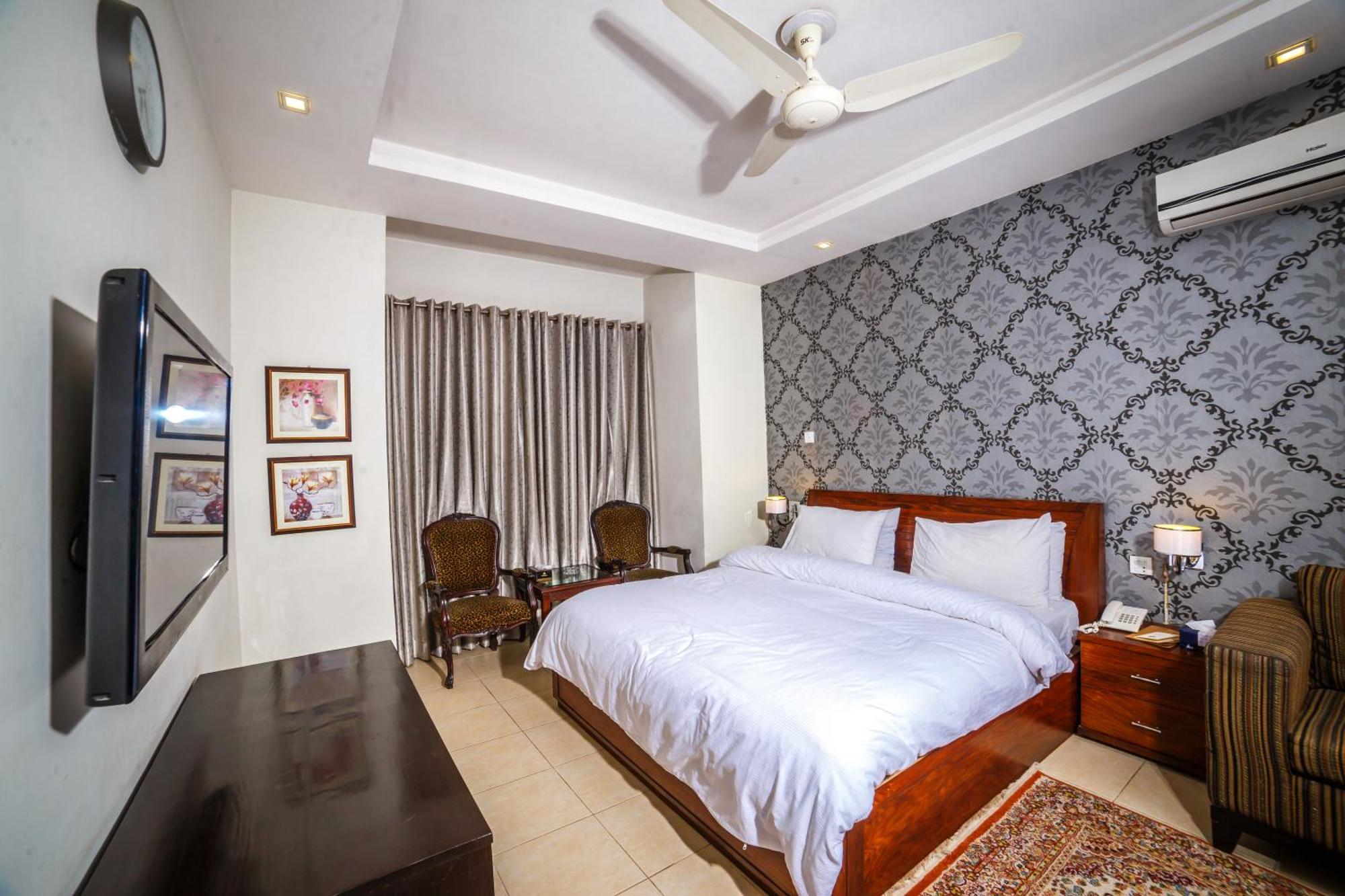 Vip House Peshawar Hotel Екстериор снимка