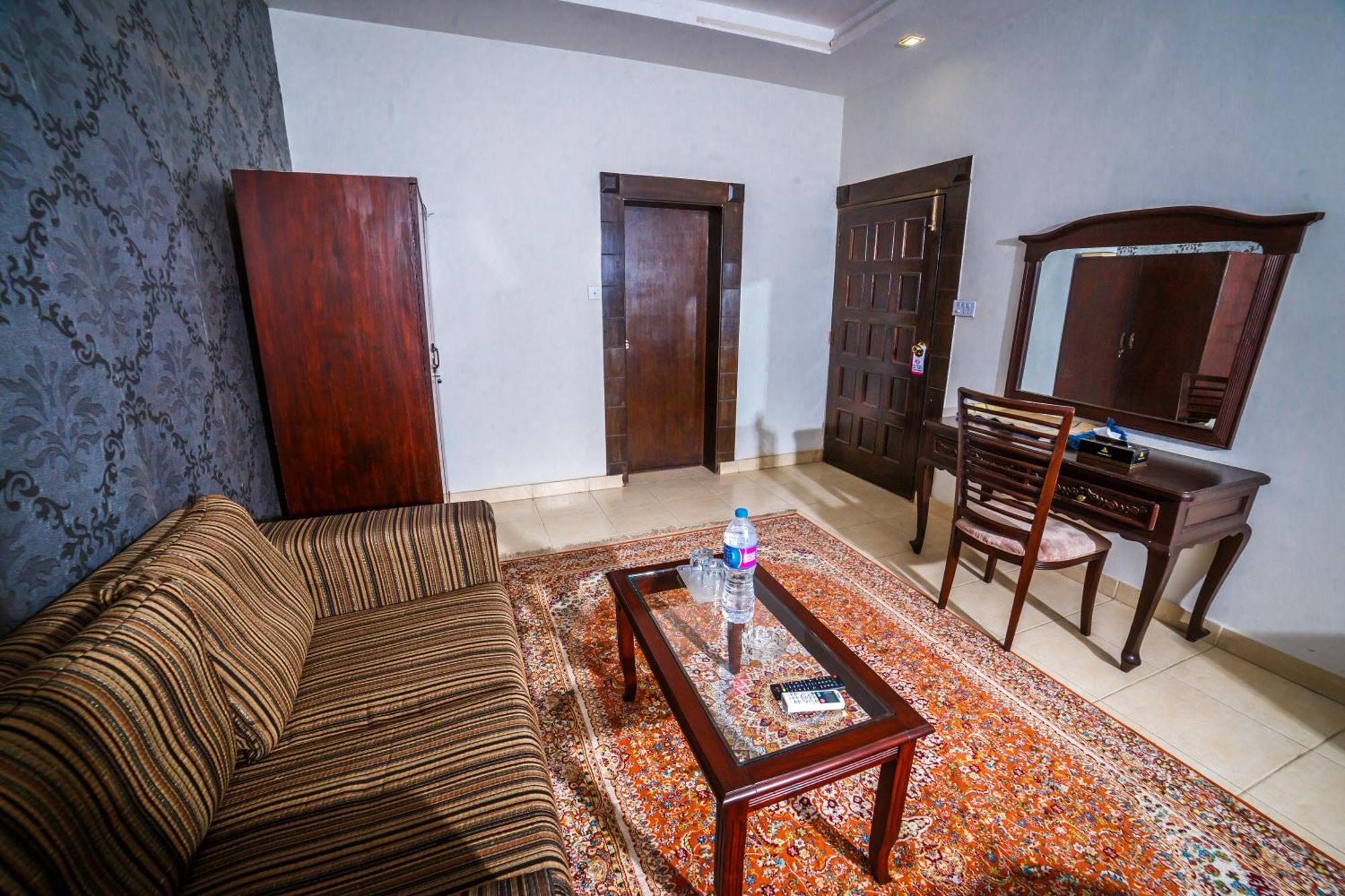 Vip House Peshawar Hotel Екстериор снимка